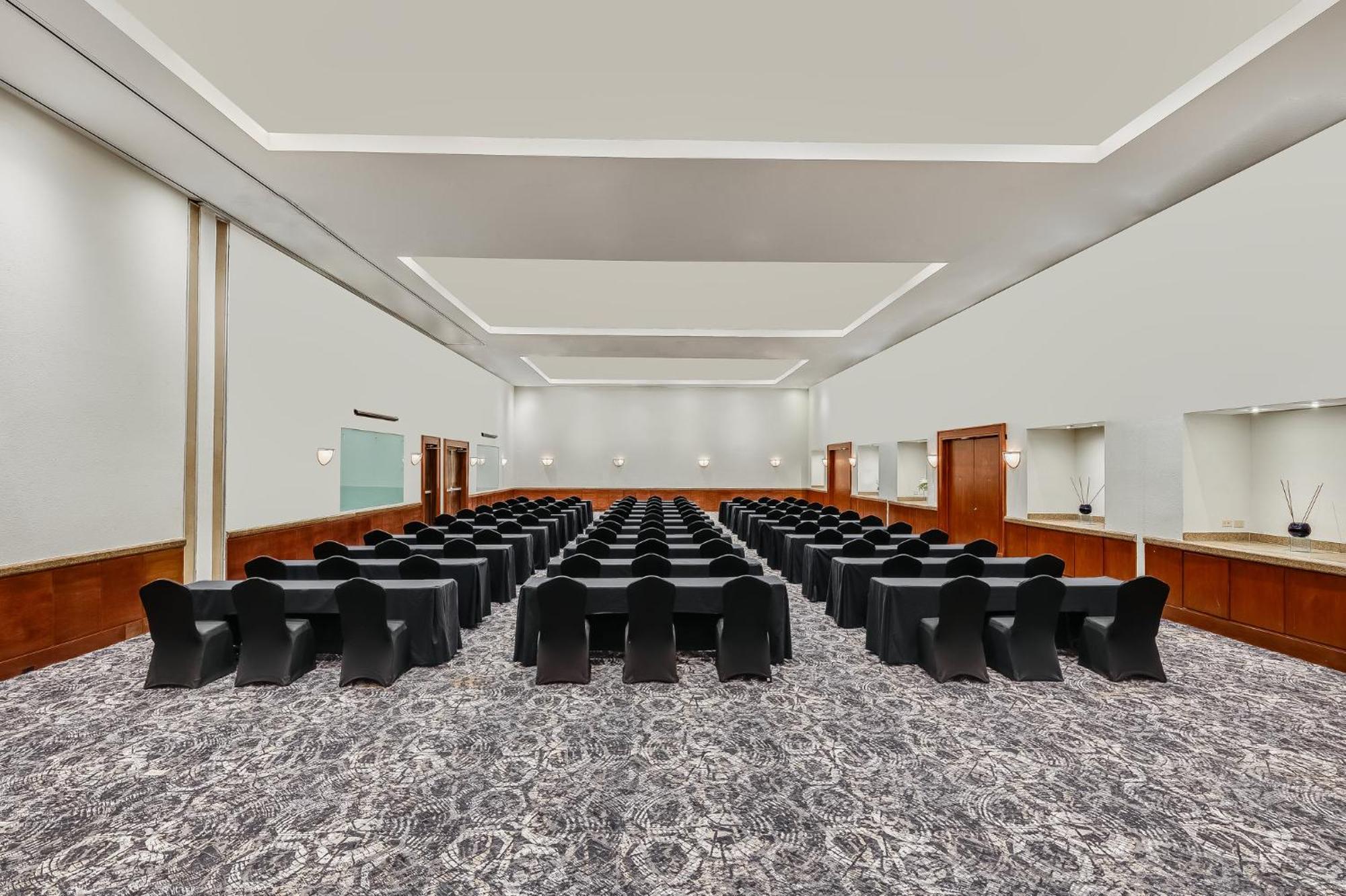 Fiesta Americana Condesa Cancun Exterior photo The meeting room of the Federal Council